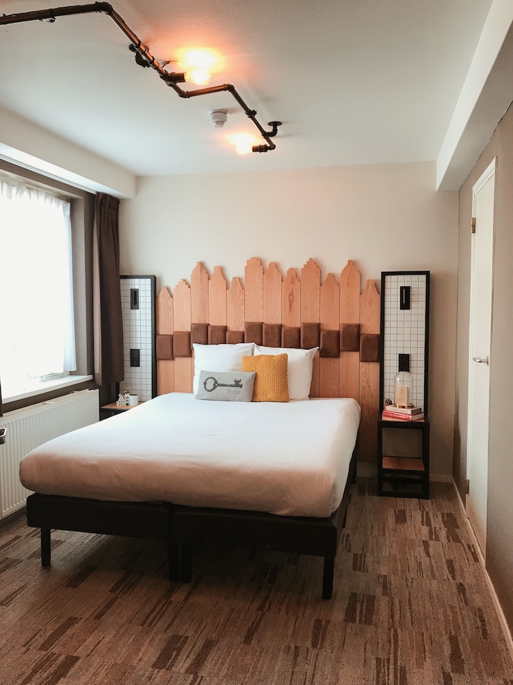 BASIC, DOUBLE BED