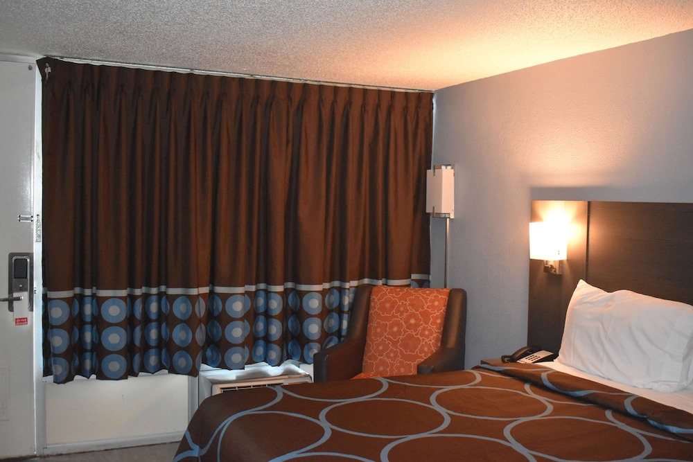 Super 8 by Wyndham Riverside AL 14/44