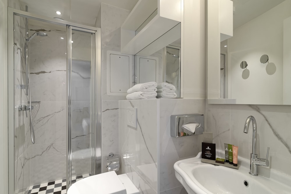 Hotel 34B Astotel (ex-Bergere Opera) 39/74