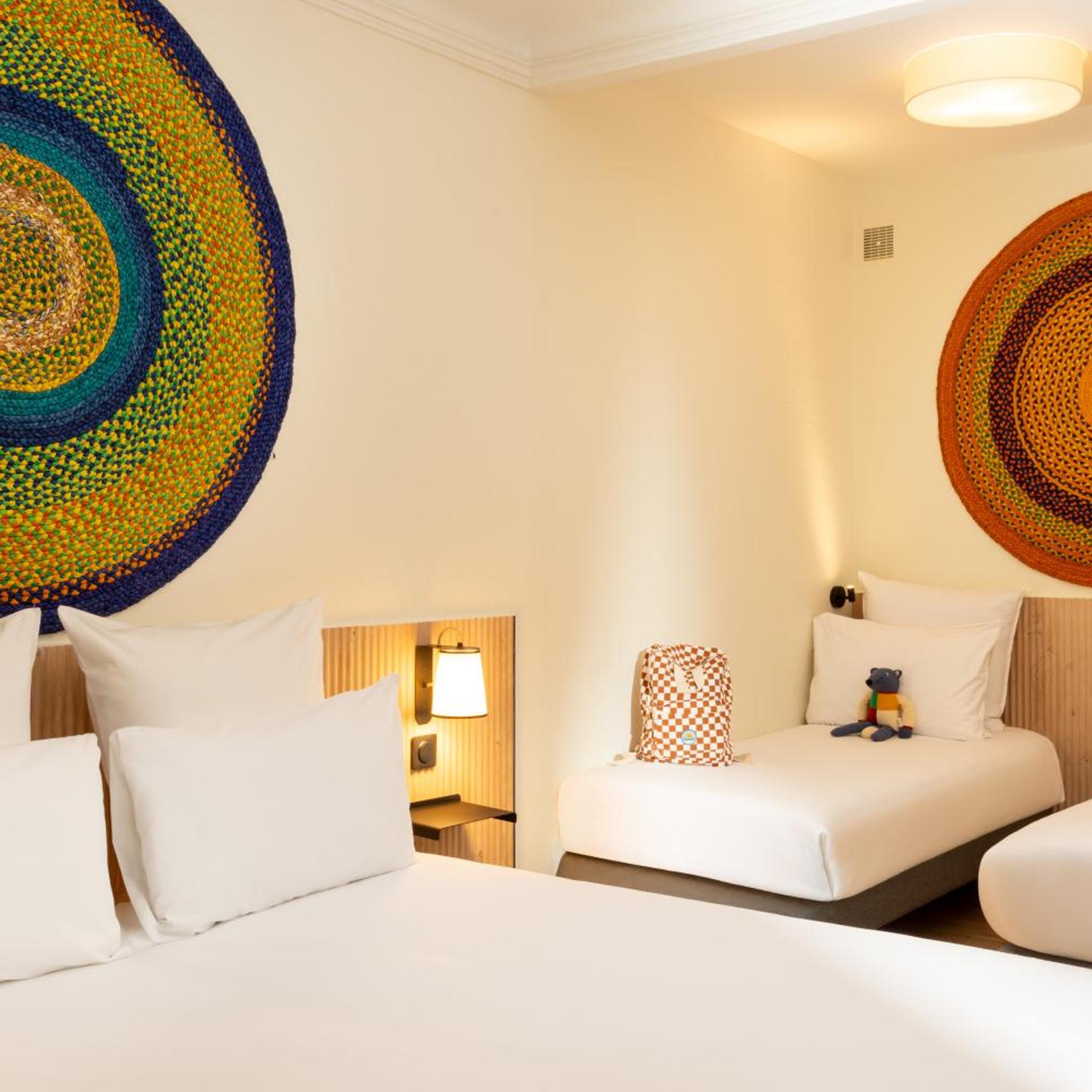 Room, Quadruple