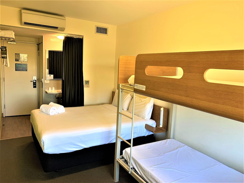 Ibis Budget Sydney Olympic Park 30/70