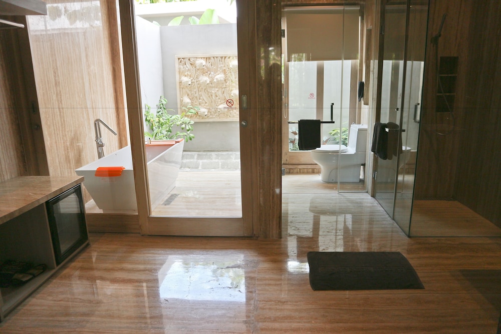 Grand Mega Resort and Spa Cepu 18/30
