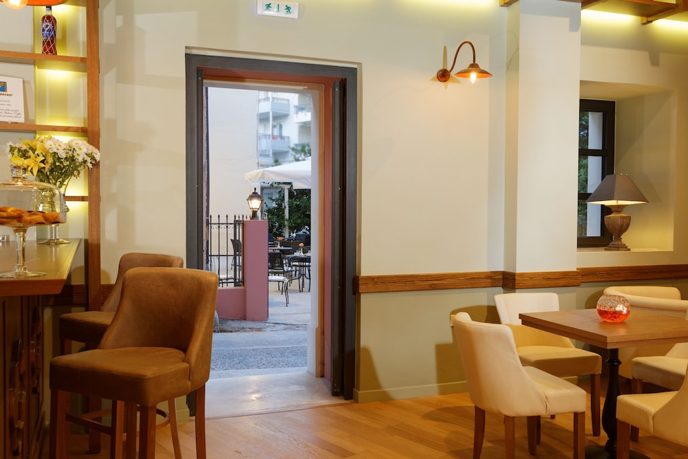 Ionia Suites 37/40