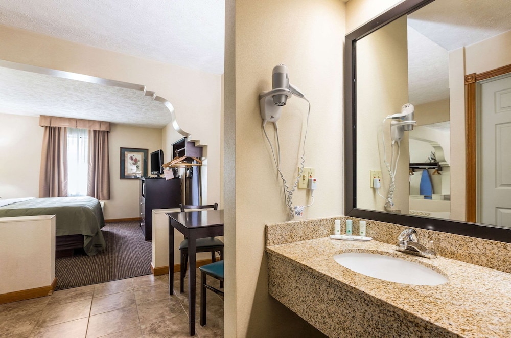 Quality Inn Traverse City 35/63