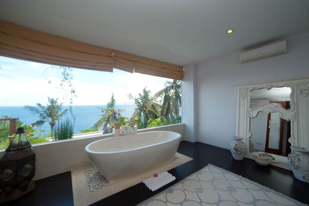 Malimbu Cliff Villa 40/56