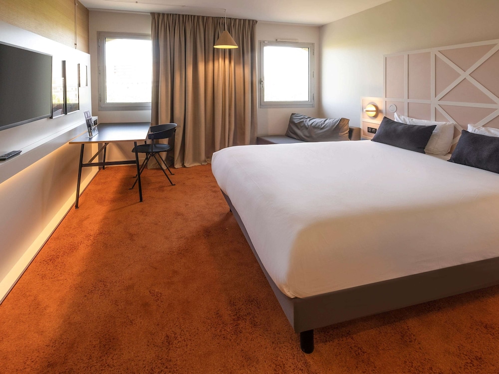 Mercure Rouen Champ de Mars 32/73