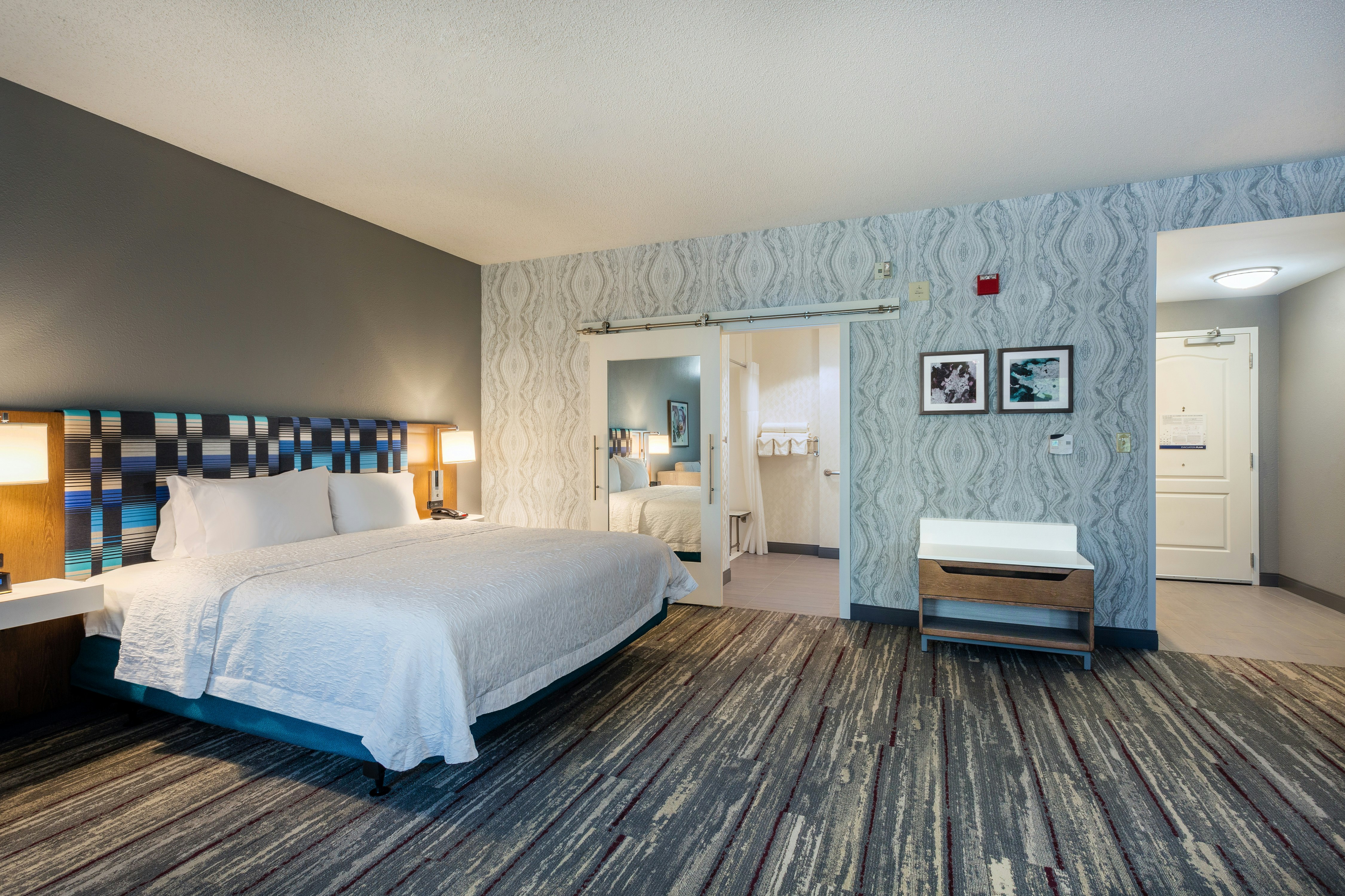 Studio, King Bed, Accessible