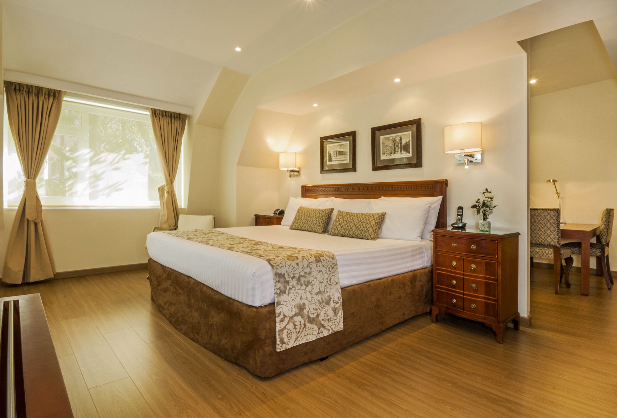 GRAND, SUITE, KING BED