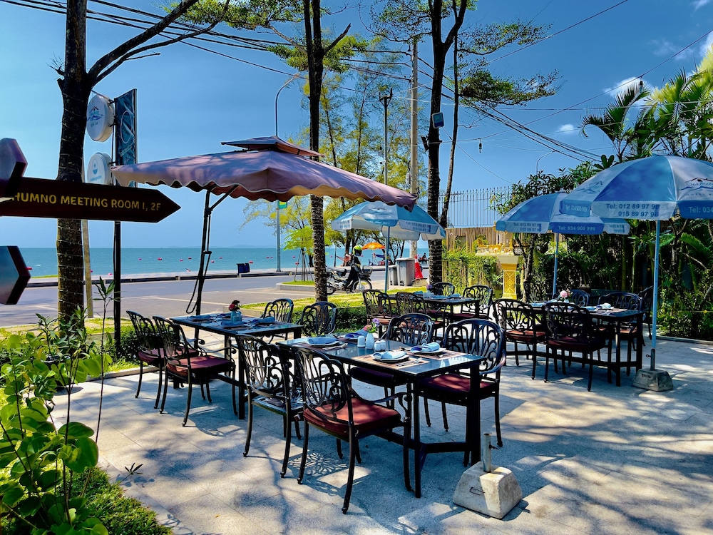 Sea Breeze Resort 32/50