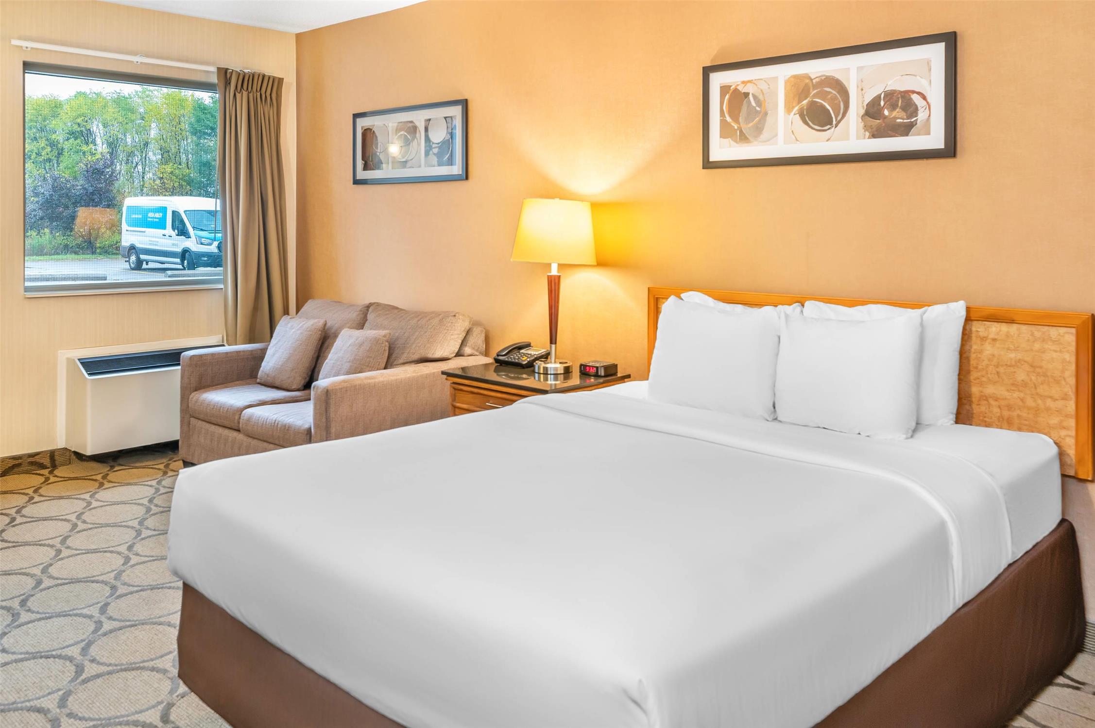Upgrade, Queen Bed