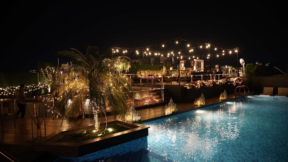 Radisson Blu Mumbai International Airport 62/64