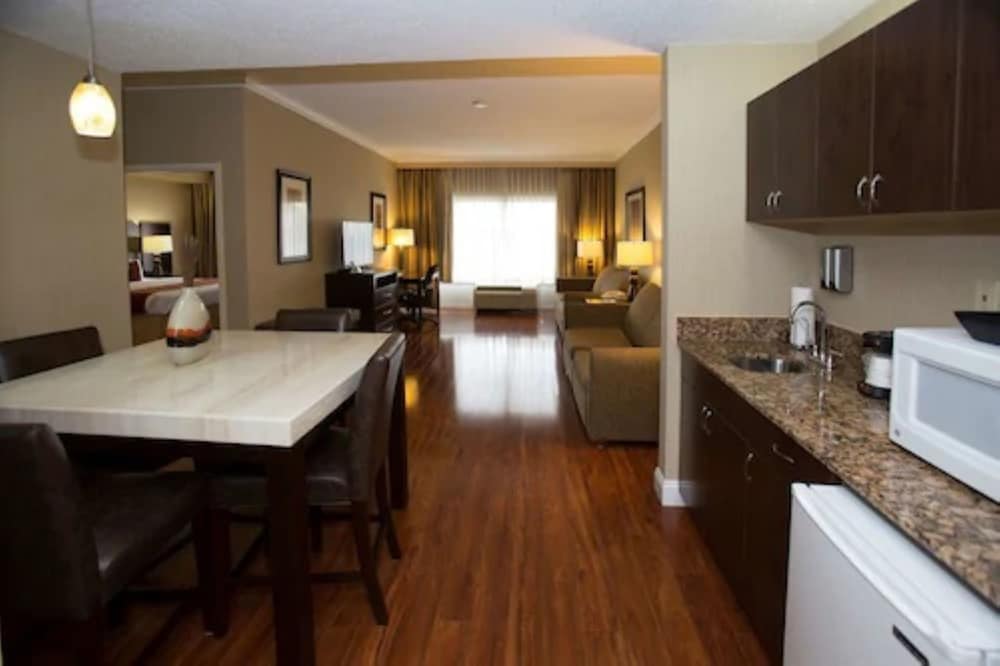 Best Western Plus Ambassador Suites Venice 31/40