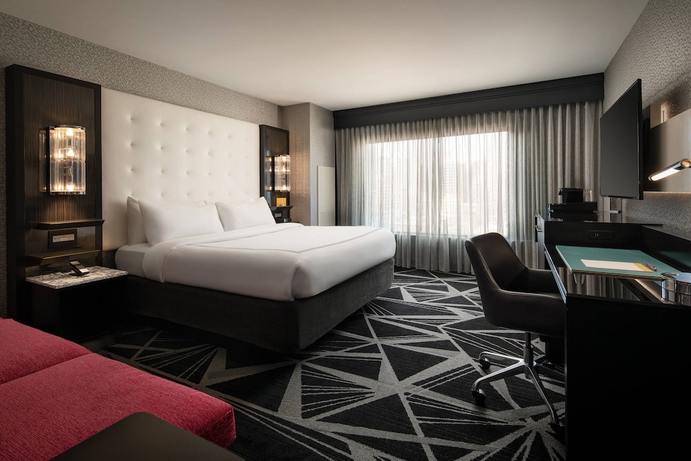 1 Bedroom, Chic, Suite, King Bed, Sofa, Accessible