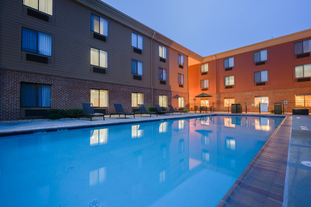 Holiday Inn Express Charles Town 3/62