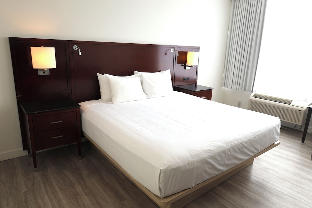 Classic, King Bed, Accessible