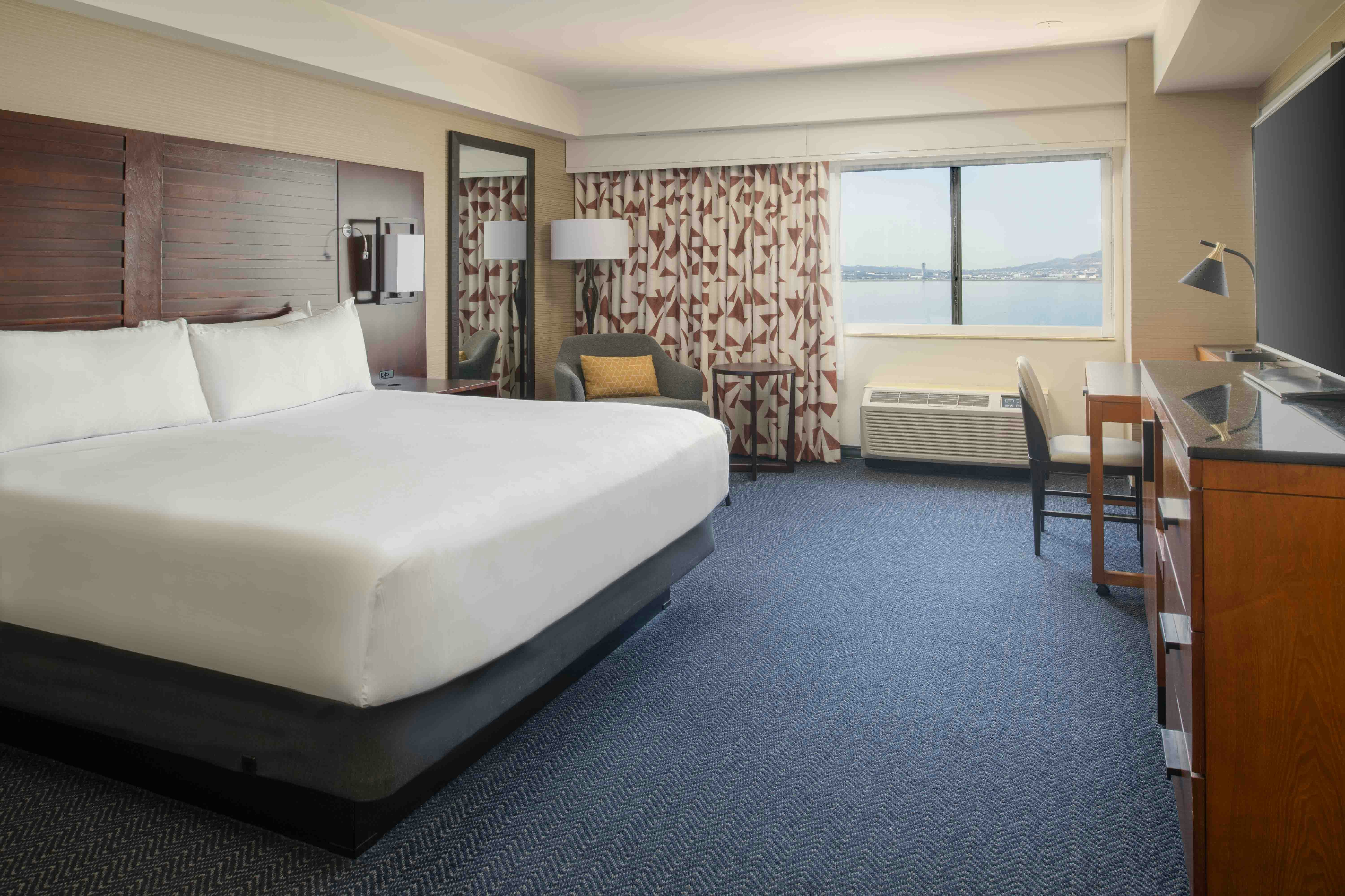 Room, King Bed, Bay View