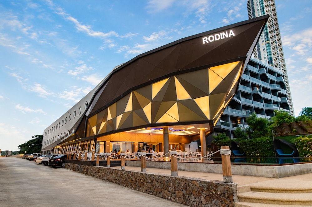 Rodina Beach Hotel 2/74