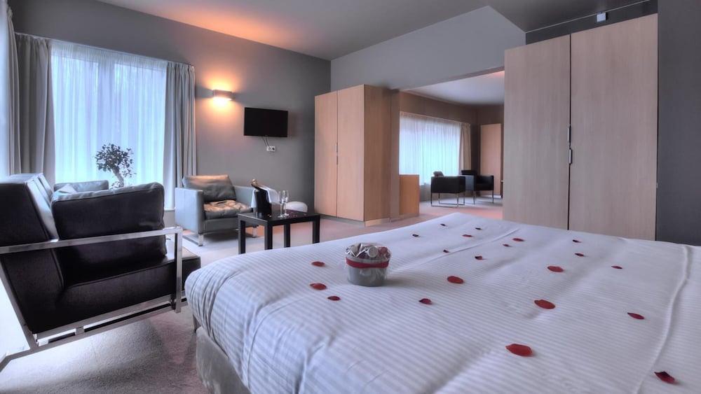 Utopia Hotel 29/69