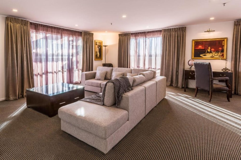Fino Hotel And Suites 18/34