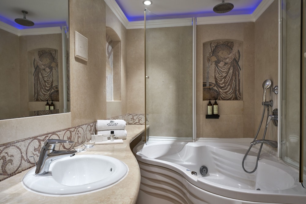 1 BEDROOM, PREMIUM, SUITE, POOL VIEW
