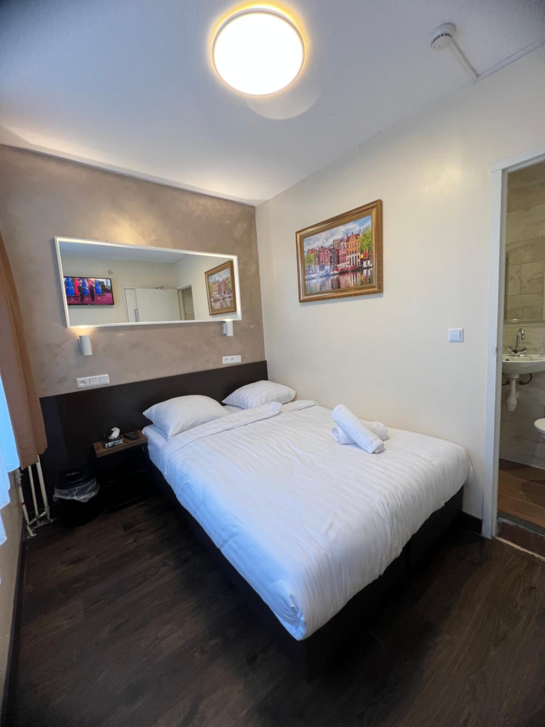 Dam Hotel 33/55