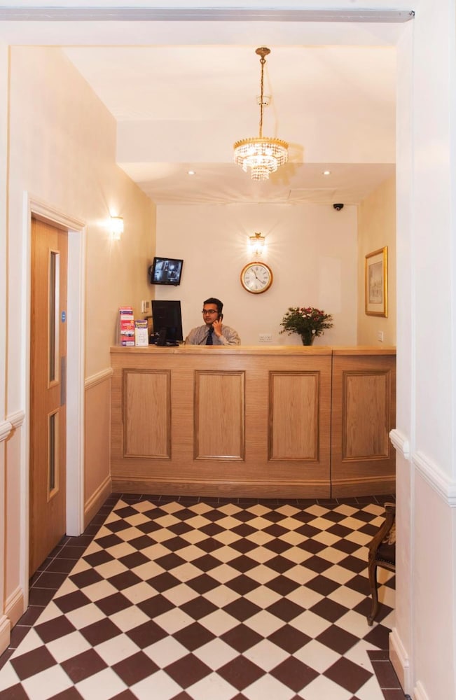 Coronation Hotel 9/50