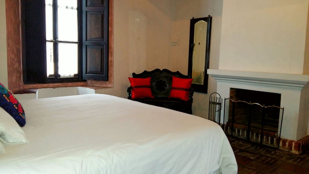 ROMANTIC, SUITE, KING BED