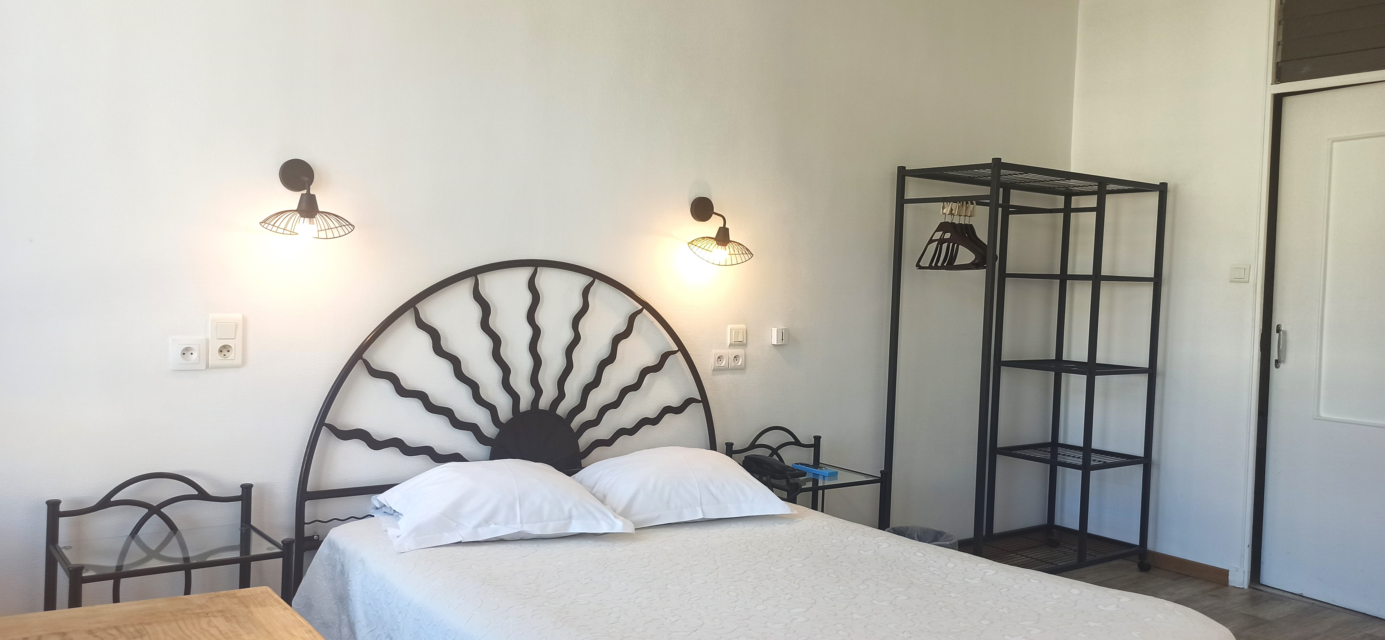 AU NOUVEL HOTEL 6/25