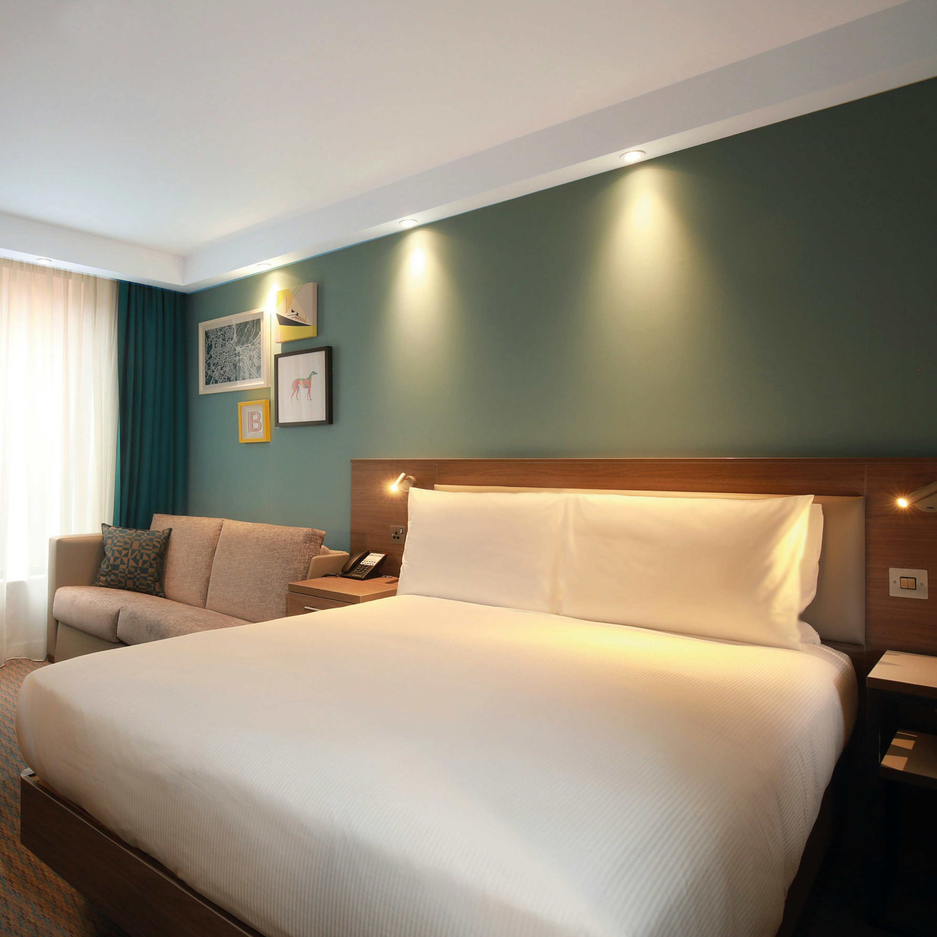 ROOM, QUEEN BED