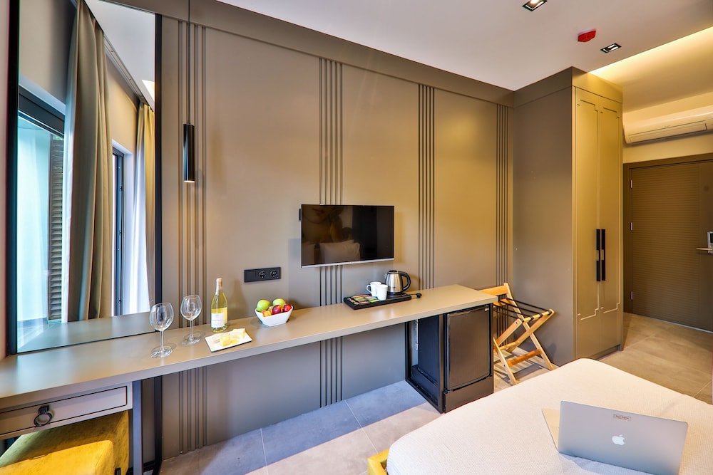 Neva Boutique Hotel 48/50