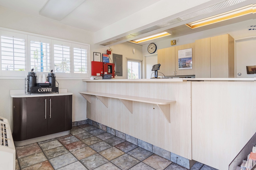 Motel6 Ontario, CA - Airport 12/61