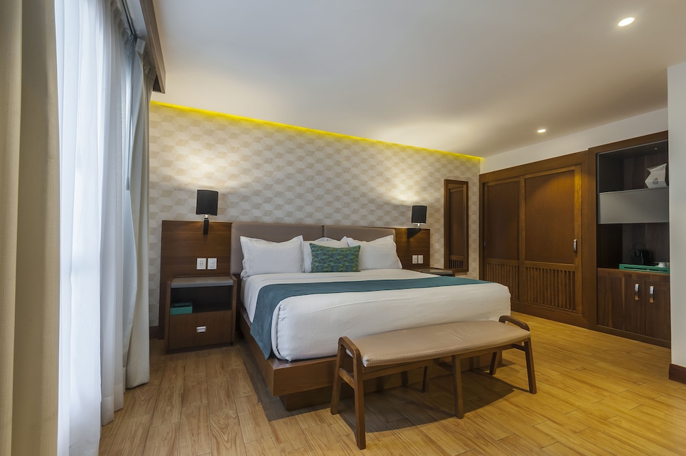 First Class Hotel 13/68