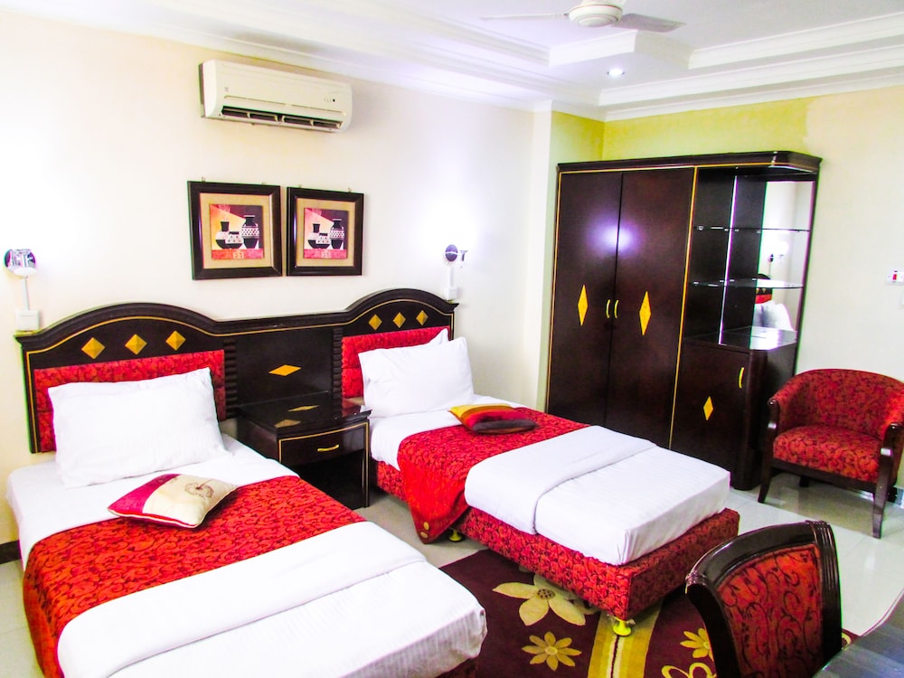 Urban Rose Hotel and Apartment 12/64