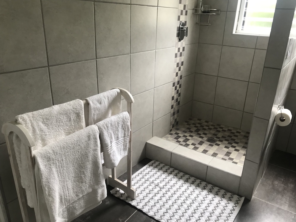 Moonriver Self-catering 9/29