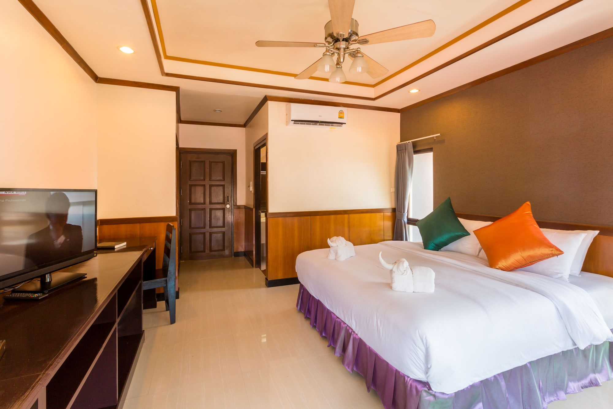 1 BEDROOM, DELUXE, DOUBLE OR TWIN BED