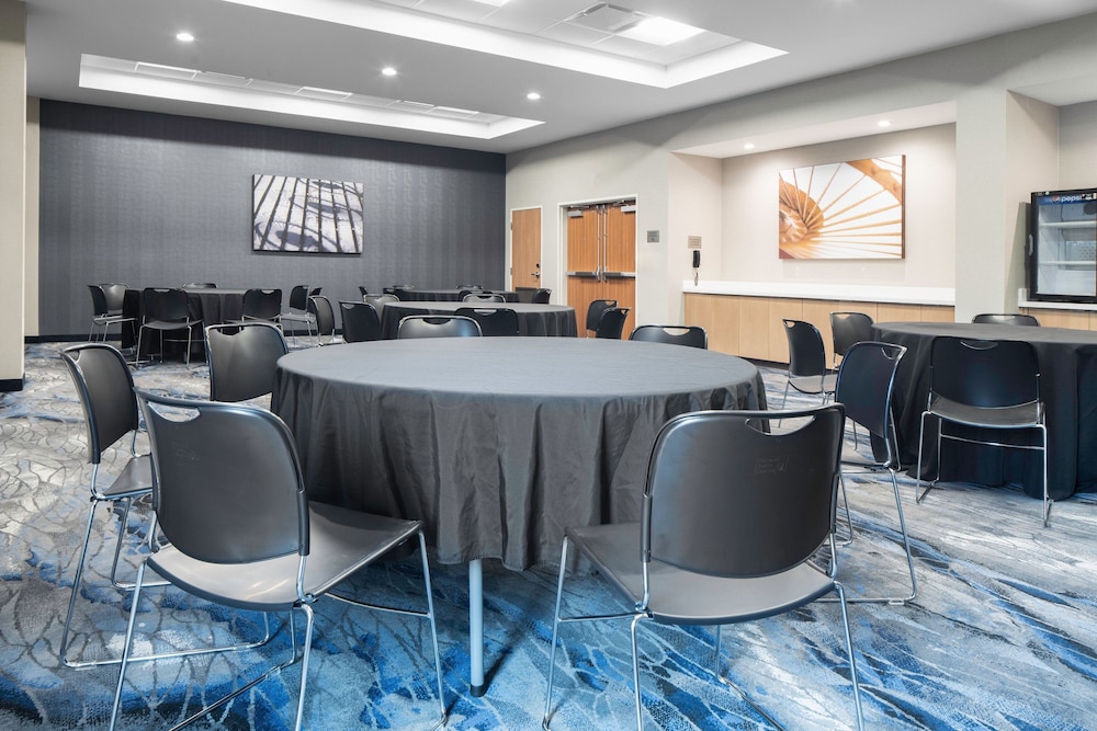 Fairfield Inn & Suites by Marriott Dallas McKinney 17/23