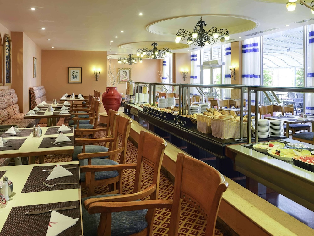 restaurant cafeteria