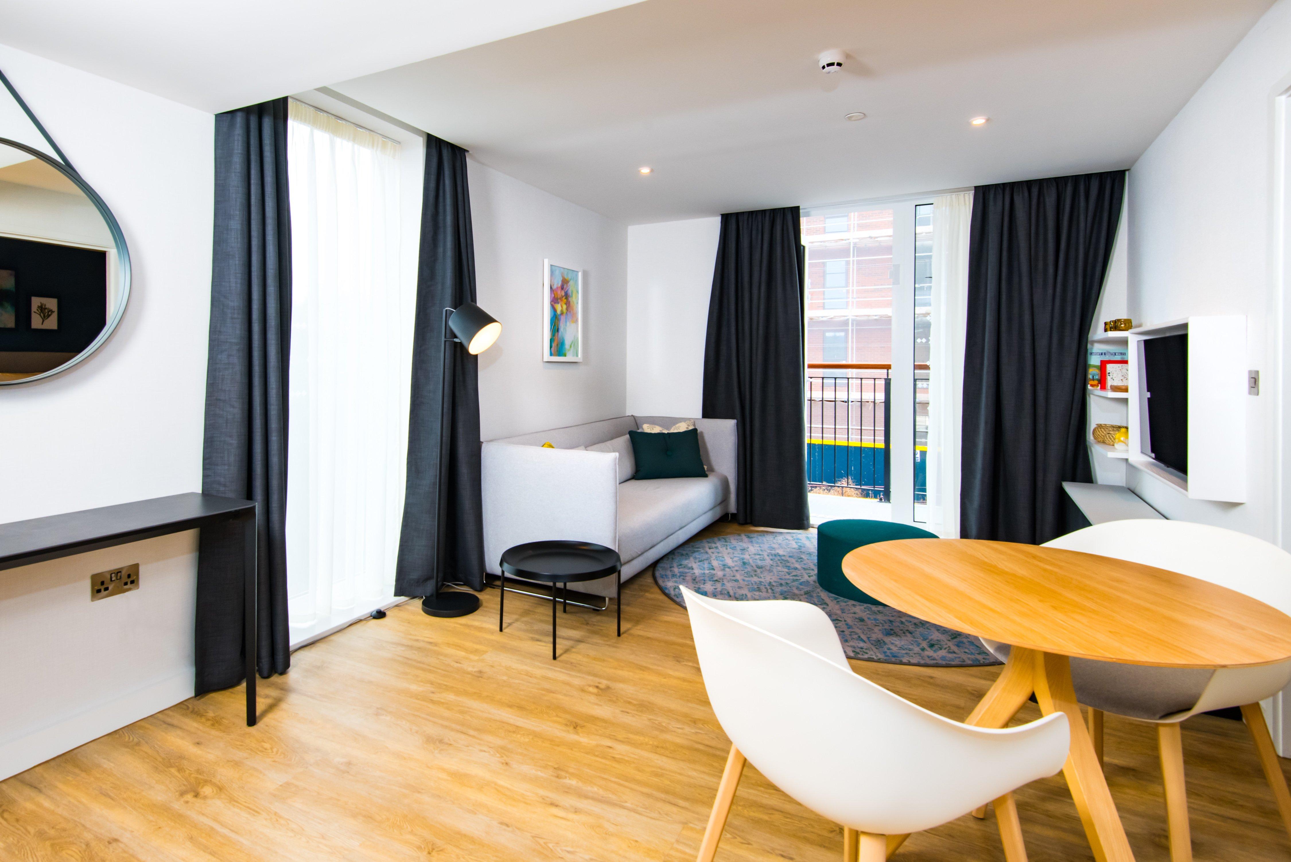 1 Bedroom, East, Suite, King Bed, Harbour View، STAYBRIDGE SUITES CARDIFF 4/8