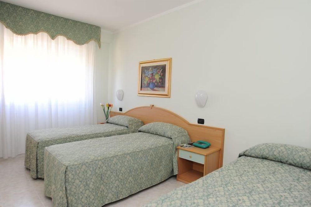 ROOM, TRIPLE