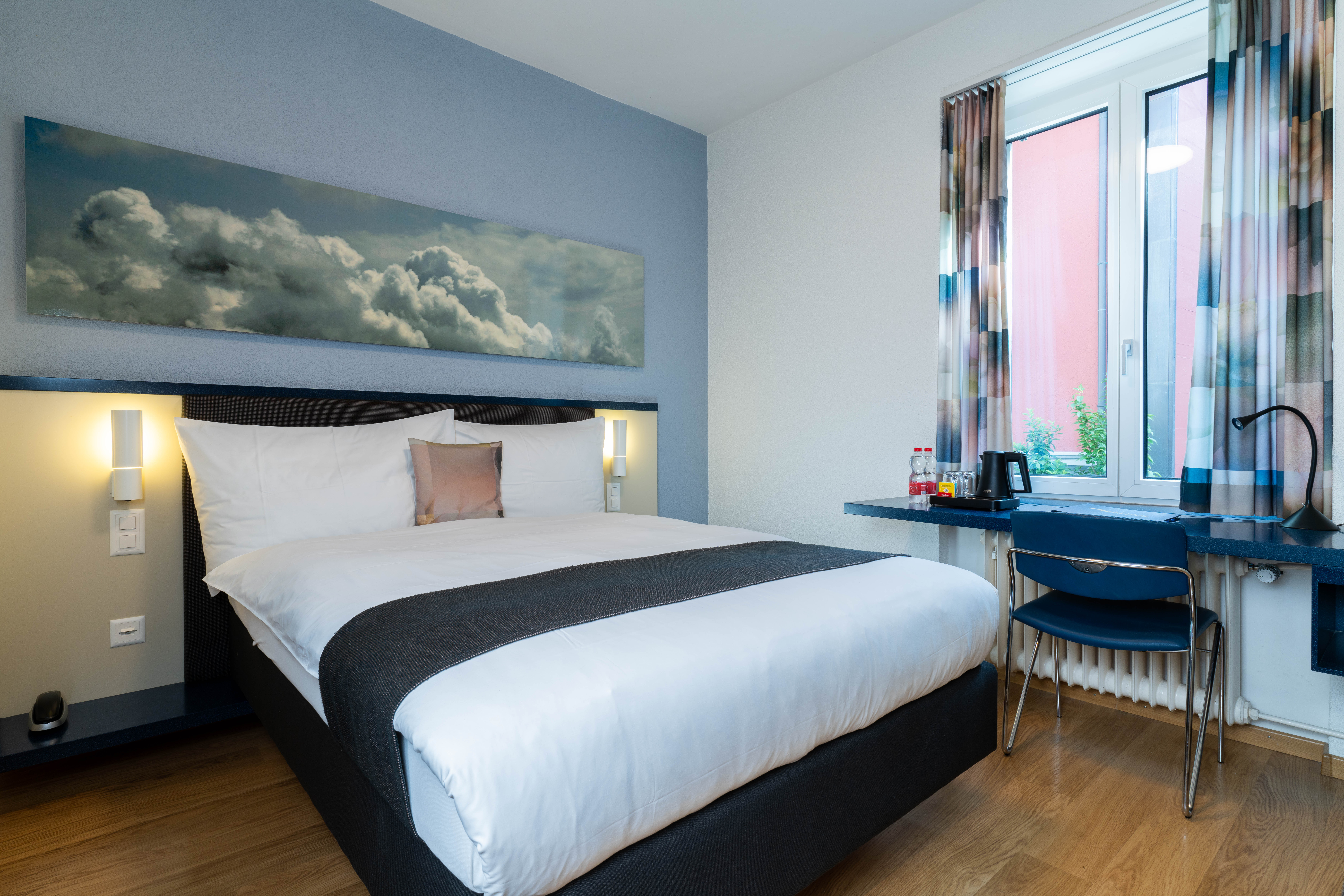 غرفة قياسية بسرير مزدوج، Bristol Hotel Zurich 2/3