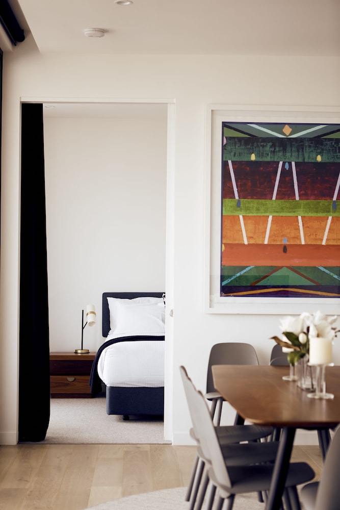The Johnson Brisbane - Art Series 20/77