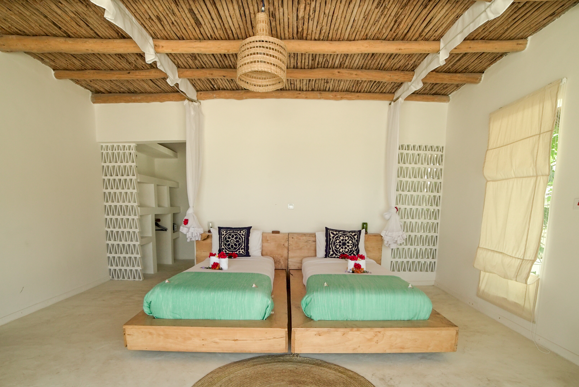 Zanbluu Beach Hotel 20/40