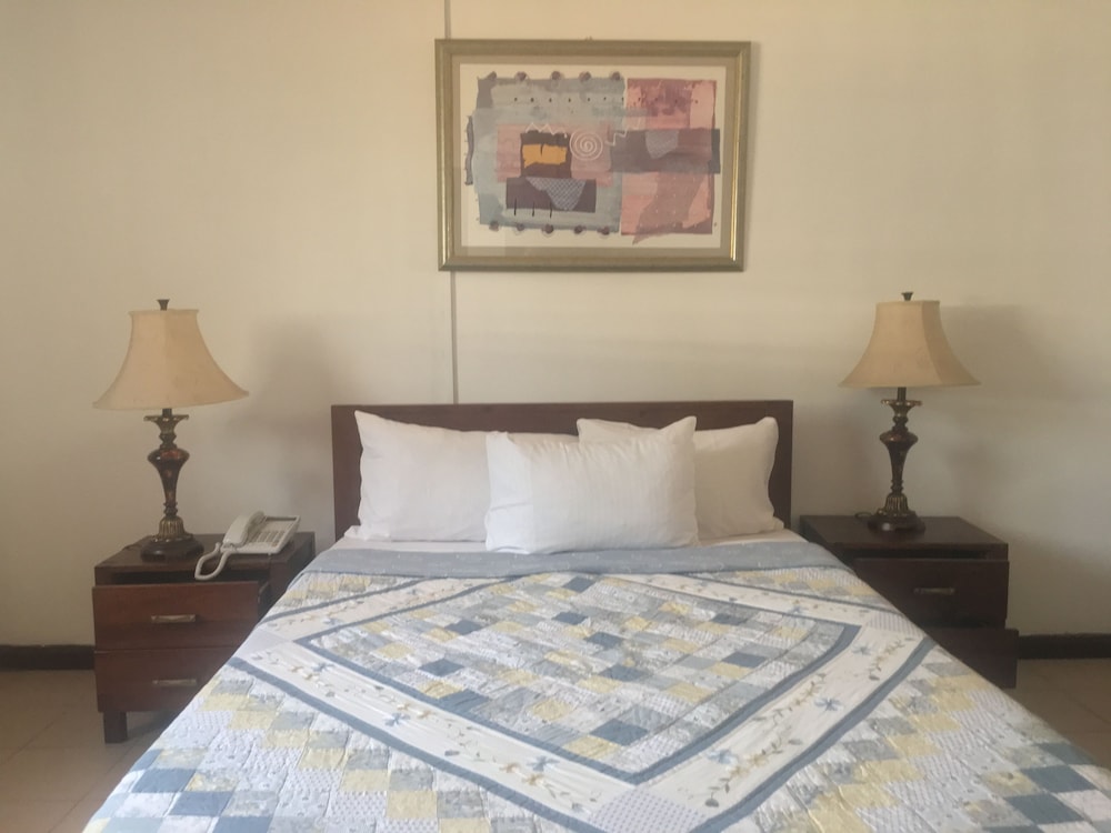 Embassy Suites Hotels & Restaurant 7/20