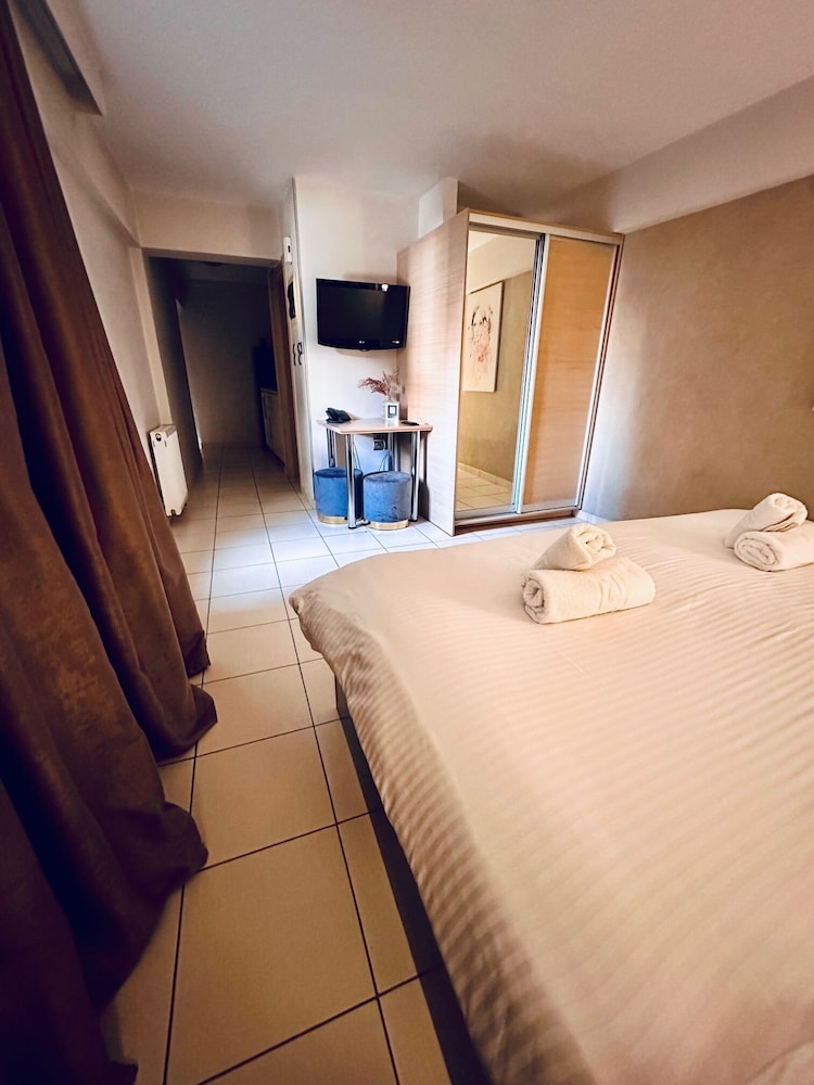 Mc Queen Hotel 22/61