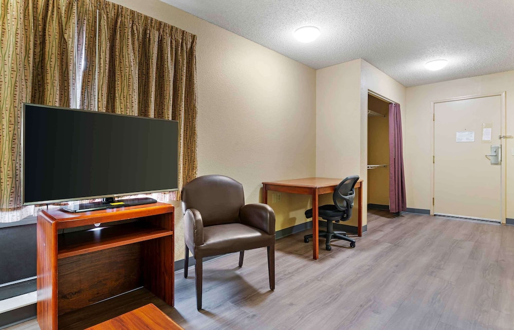 Studio 6 Extended Stay South Bend Mishawaka South IN 52/60