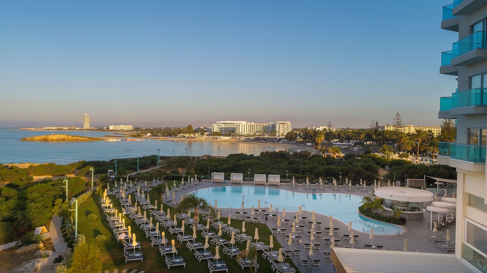 Nissiblu Beach Resort 68/75