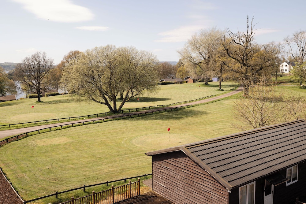 MANOR HOUSE COUNTRY HOTEL 36/56