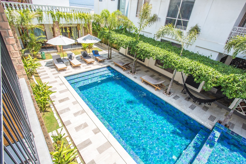 Abdi Hotel & Bungalow 24/28