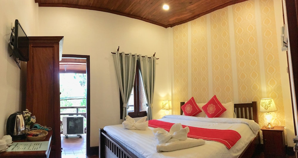 Pangkham Lodge 6/27