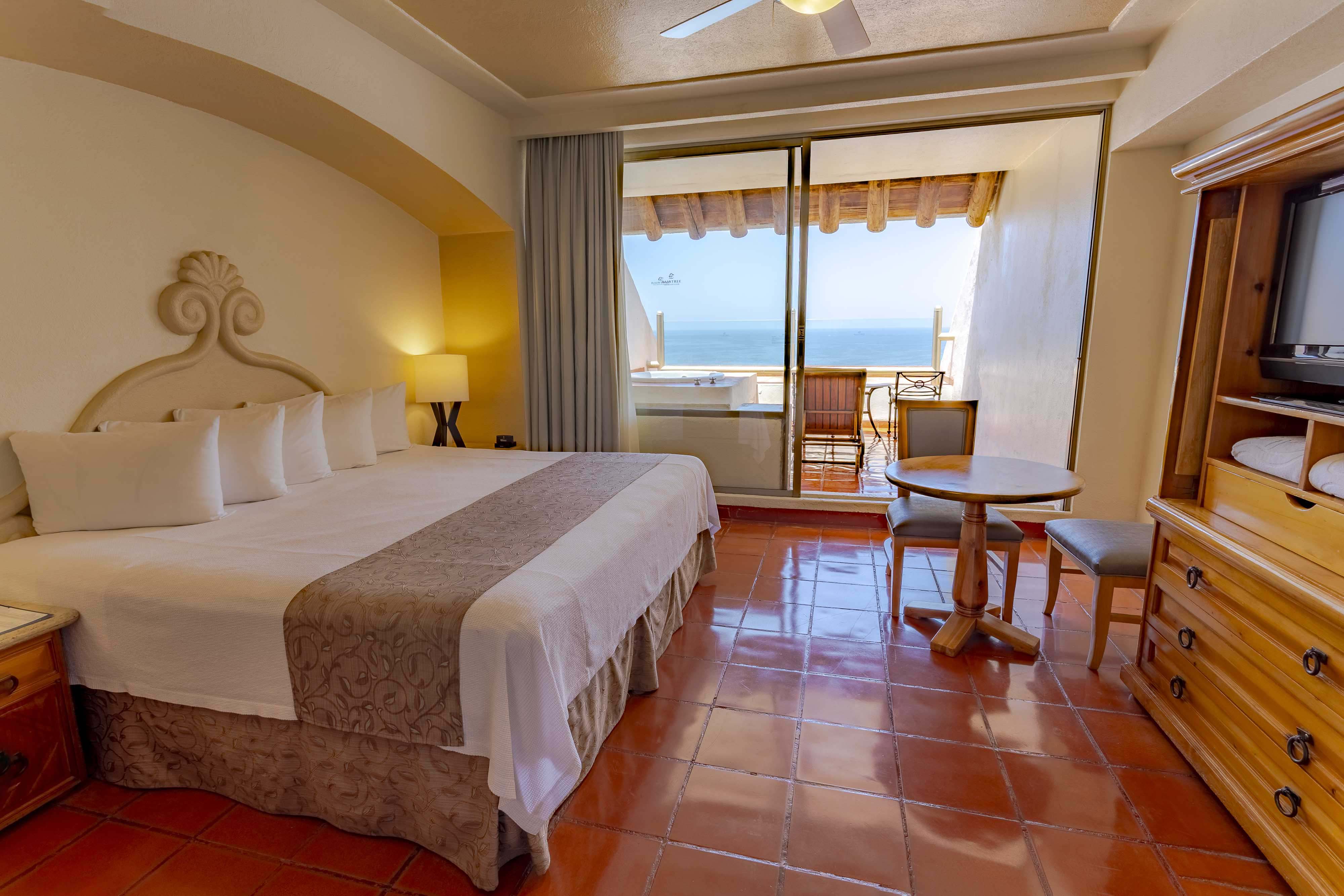 Penthouse, King Bed, Ocean View, 2 Bathrooms, Living Area, Hot Tub, Kitchen